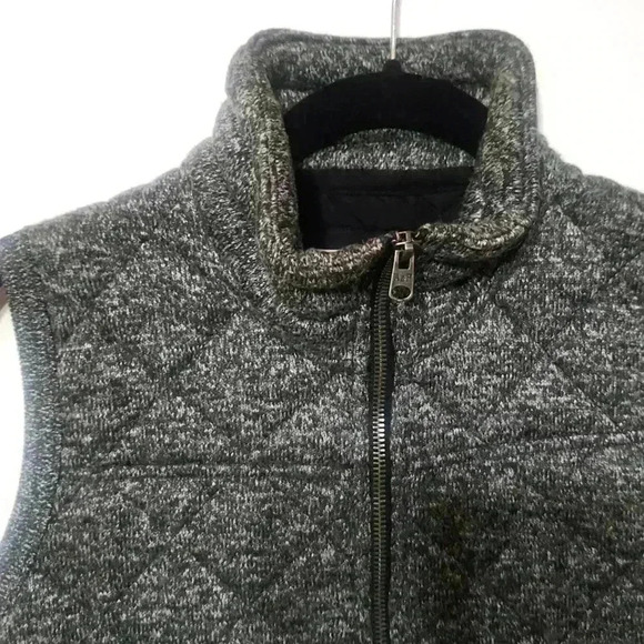 COPY - Abercrombie & Fitch Quilt pattern Grey vest size  medium - Picture 2 of 6